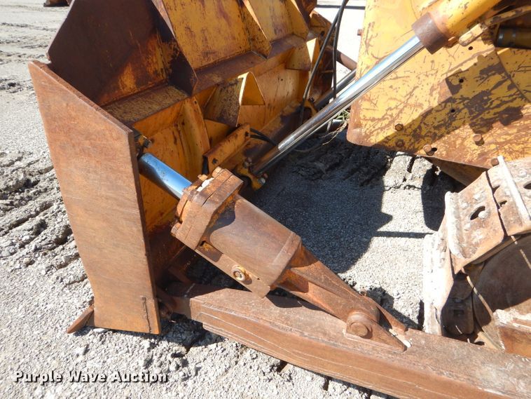 image for item FC9992 1976 Caterpillar D5 dozer