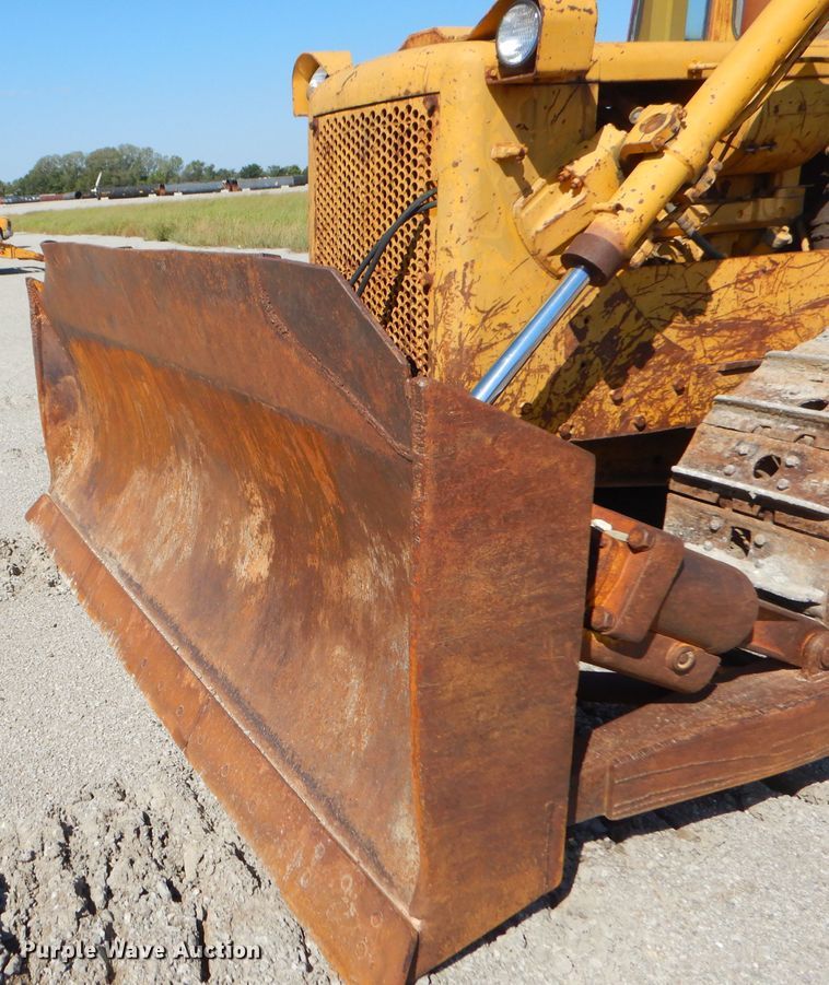 image for item FC9992 1976 Caterpillar D5 dozer