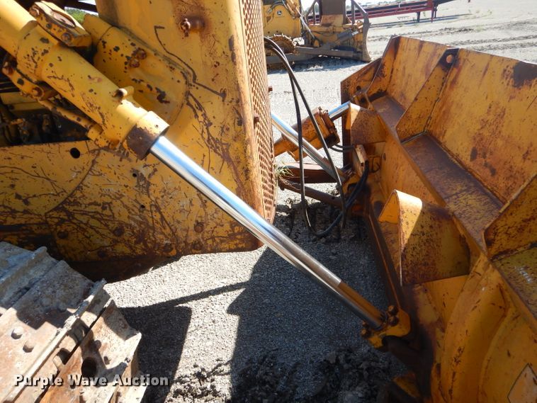 image for item FC9992 1976 Caterpillar D5 dozer