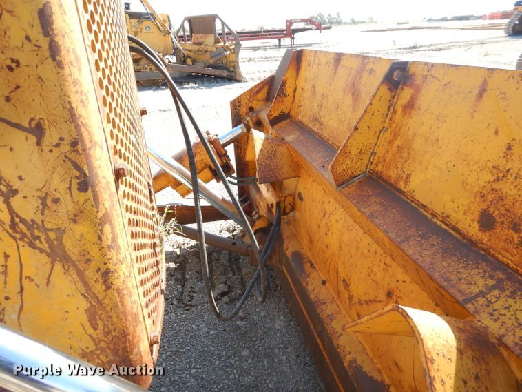image for item FC9992 1976 Caterpillar D5 dozer
