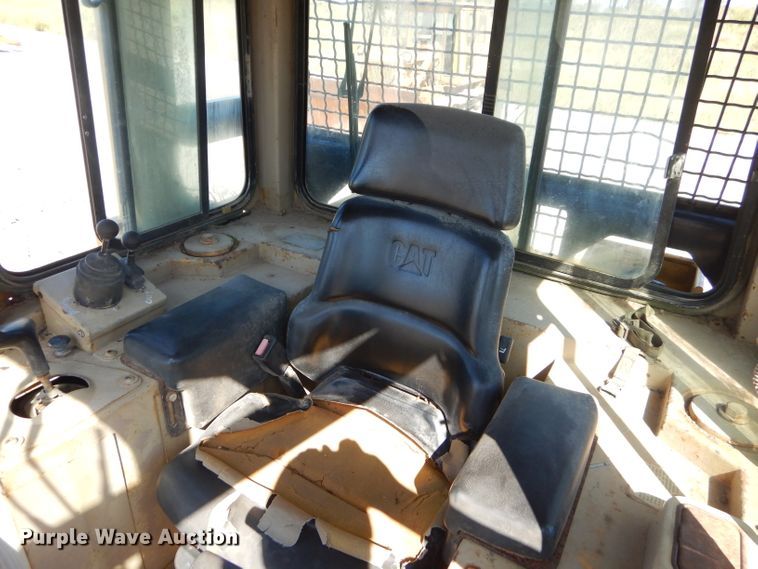 image for item FC9993 1997 Caterpillar D4H LGP dozer