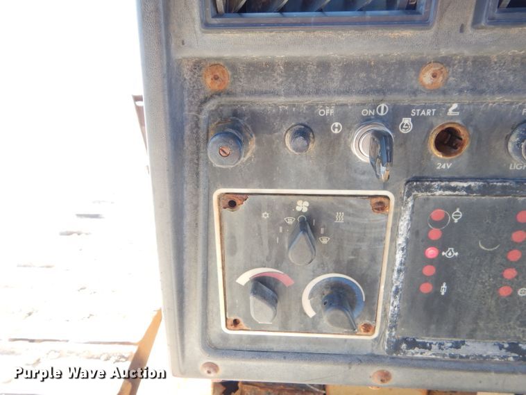 image for item FC9993 1997 Caterpillar D4H LGP dozer