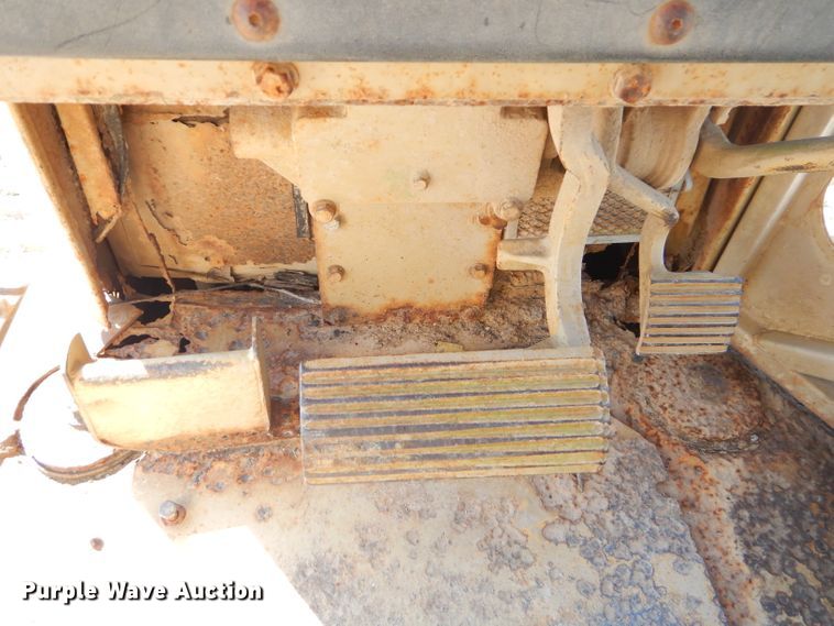 image for item FC9993 1997 Caterpillar D4H LGP dozer