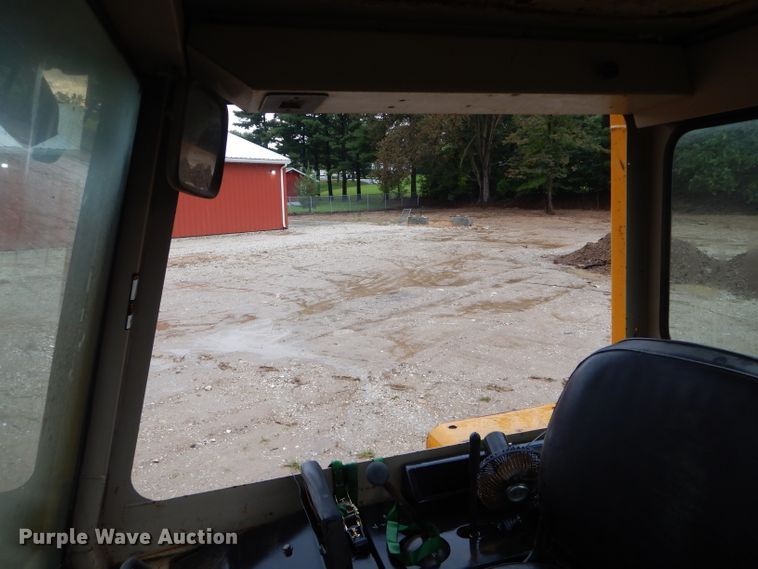 image for item FI9705 1991 John Deere 850B dozer