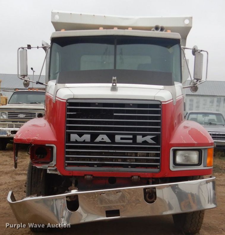image for item FU9632 1990 Mack CH613 dump truck