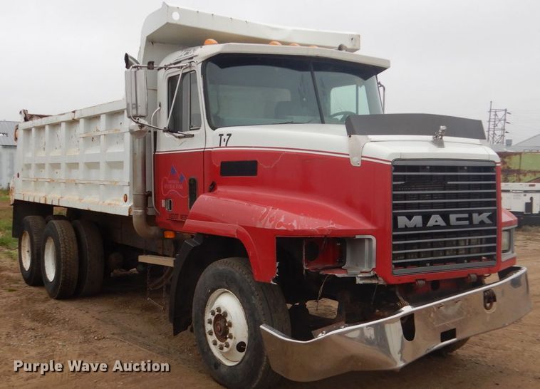 image for item FU9632 1990 Mack CH613 dump truck