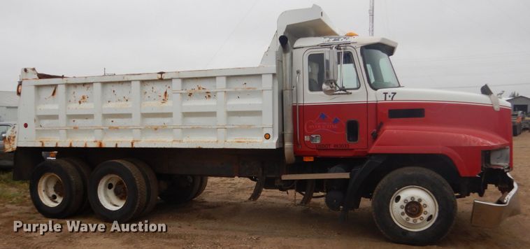 image for item FU9632 1990 Mack CH613 dump truck