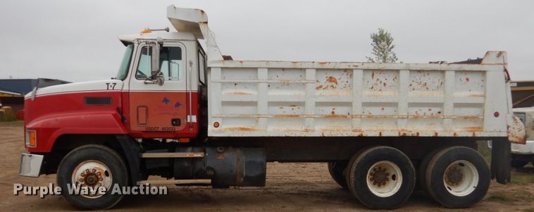 image for item FU9632 1990 Mack CH613 dump truck