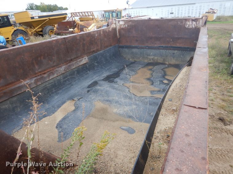 image for item FU9632 1990 Mack CH613 dump truck