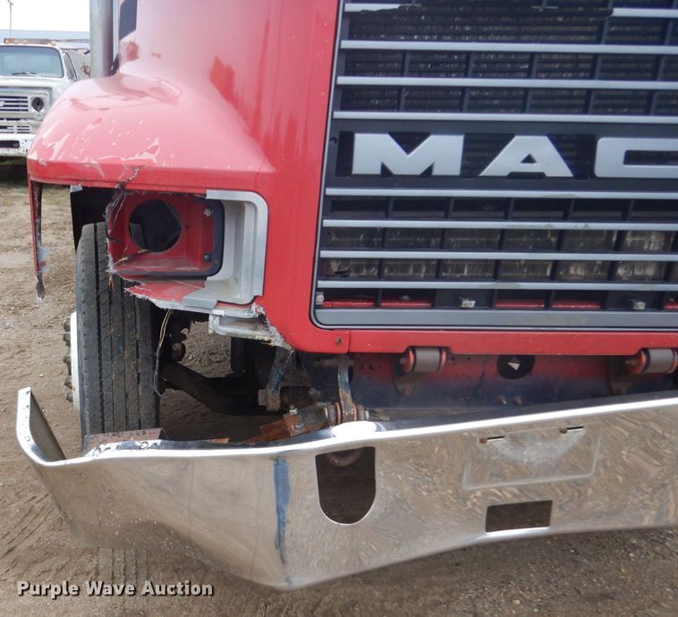 image for item FU9632 1990 Mack CH613 dump truck