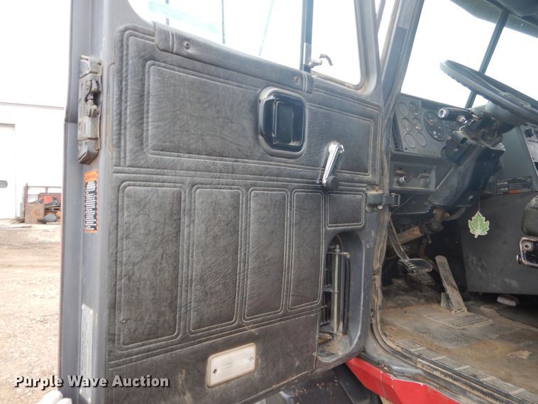 image for item FU9632 1990 Mack CH613 dump truck