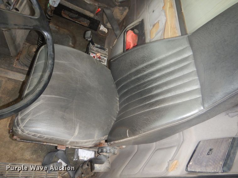 image for item FU9632 1990 Mack CH613 dump truck