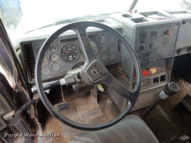 image for item FU9632 1990 Mack CH613 dump truck