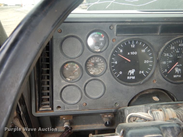 image for item FU9632 1990 Mack CH613 dump truck