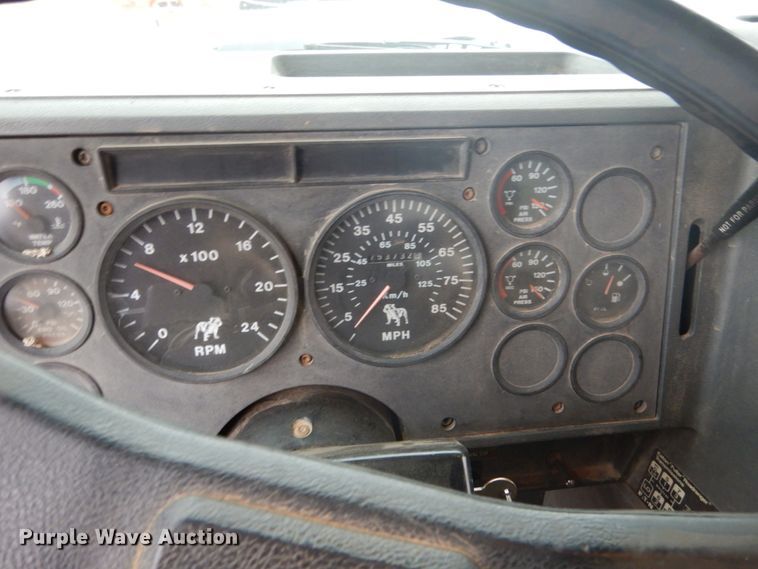 image for item FU9632 1990 Mack CH613 dump truck