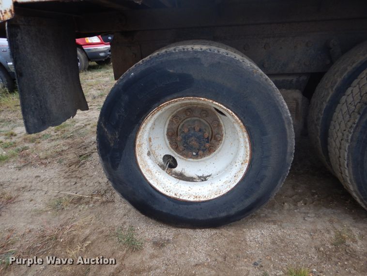 image for item FU9632 1990 Mack CH613 dump truck