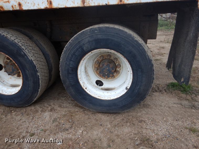 image for item FU9632 1990 Mack CH613 dump truck