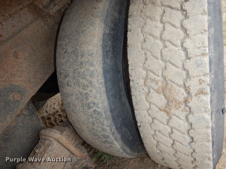 image for item FU9632 1990 Mack CH613 dump truck