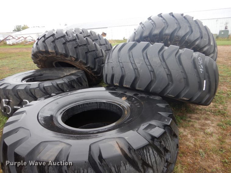 image for item FU9640 (5) 33.5-33 tires