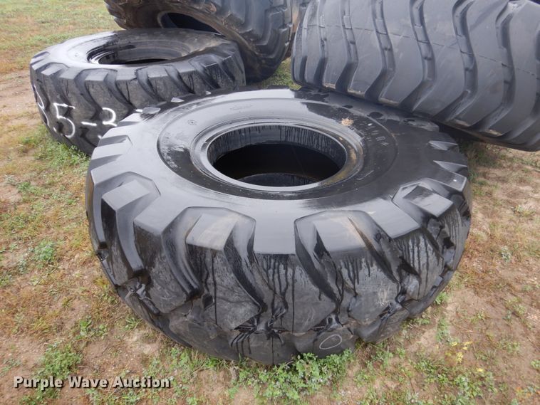 image for item FU9640 (5) 33.5-33 tires