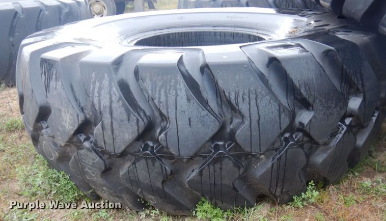 image for item FU9640 (5) 33.5-33 tires