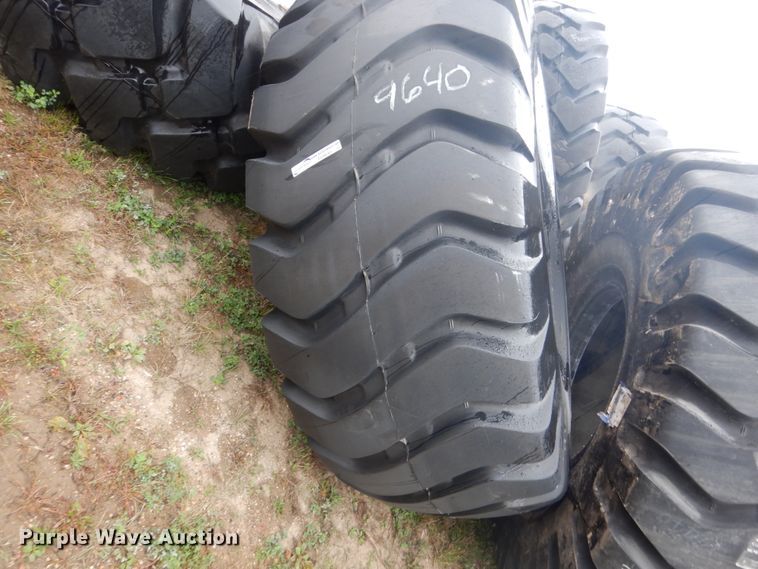 image for item FU9640 (5) 33.5-33 tires