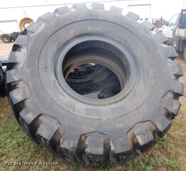 image for item FU9640 (5) 33.5-33 tires