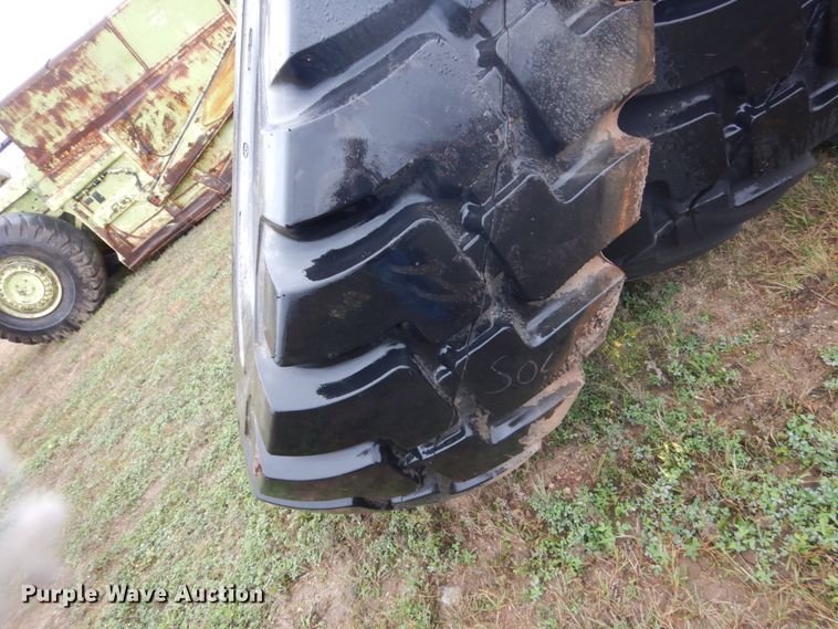 image for item FU9640 (5) 33.5-33 tires