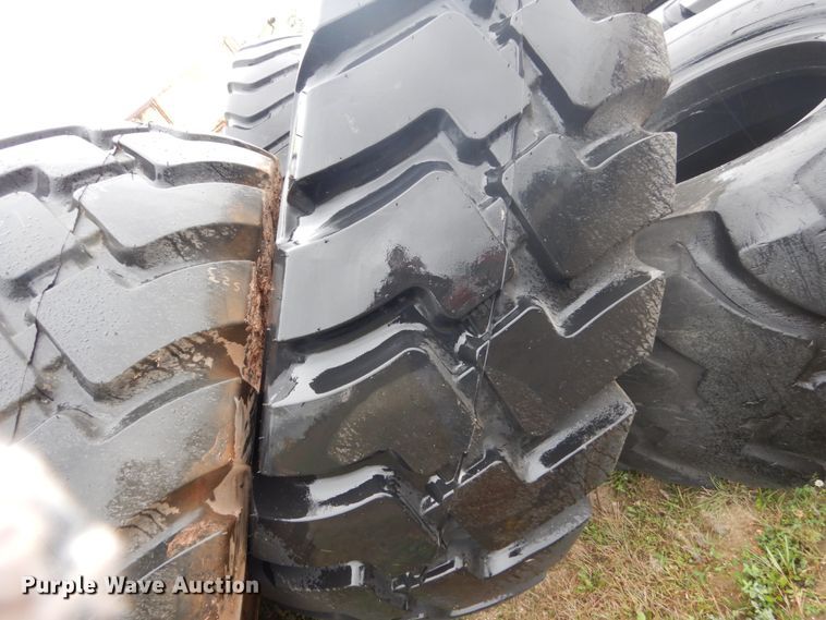 image for item FU9640 (5) 33.5-33 tires