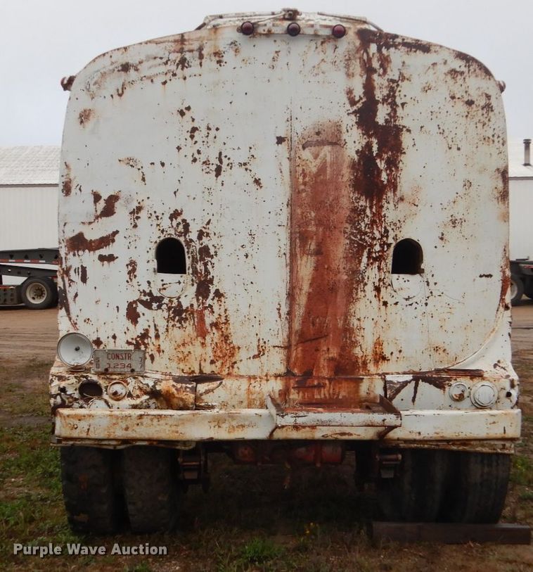 image for item FU9644 Tank trailer