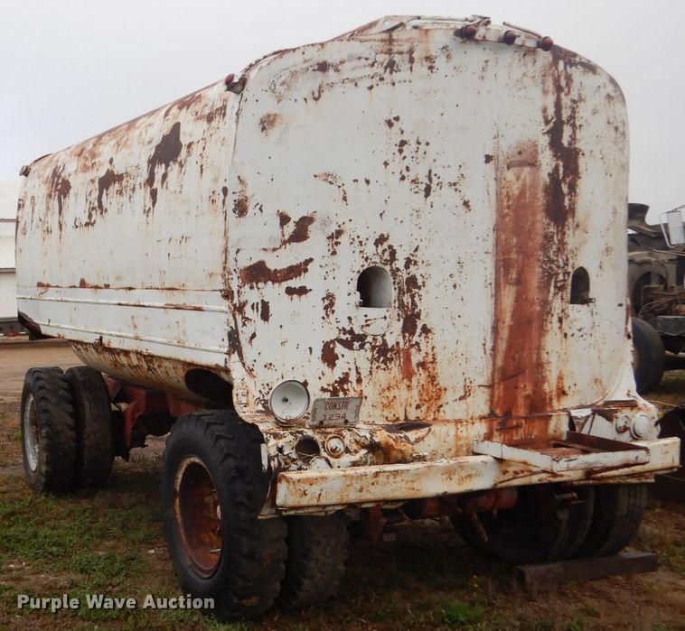 image for item FU9644 Tank trailer