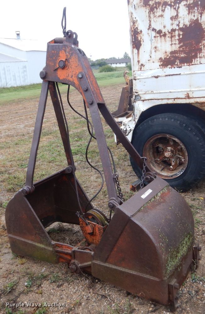 image for item FU9645 Clamshell bucket