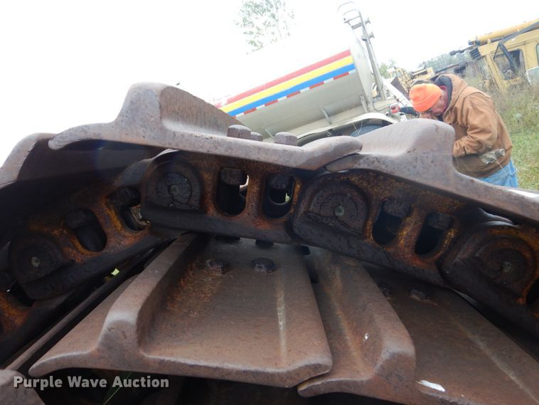 image for item FU9650 (2) dozer tracks