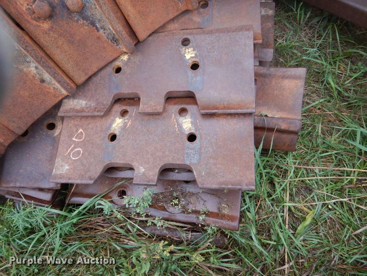 image for item FU9650 (2) dozer tracks