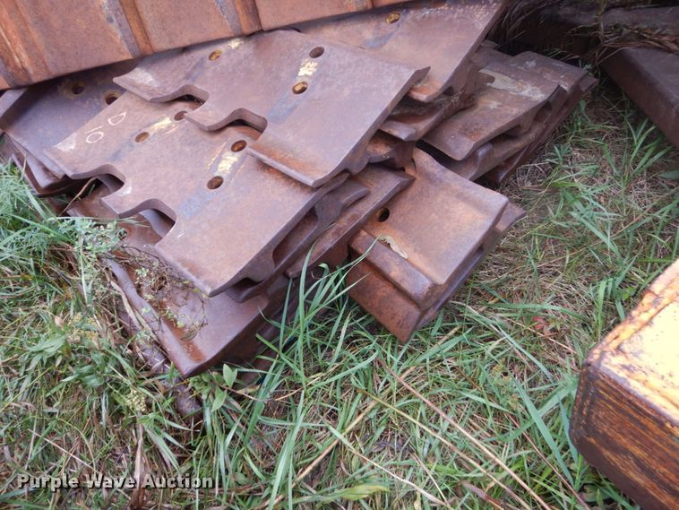 image for item FU9650 (2) dozer tracks