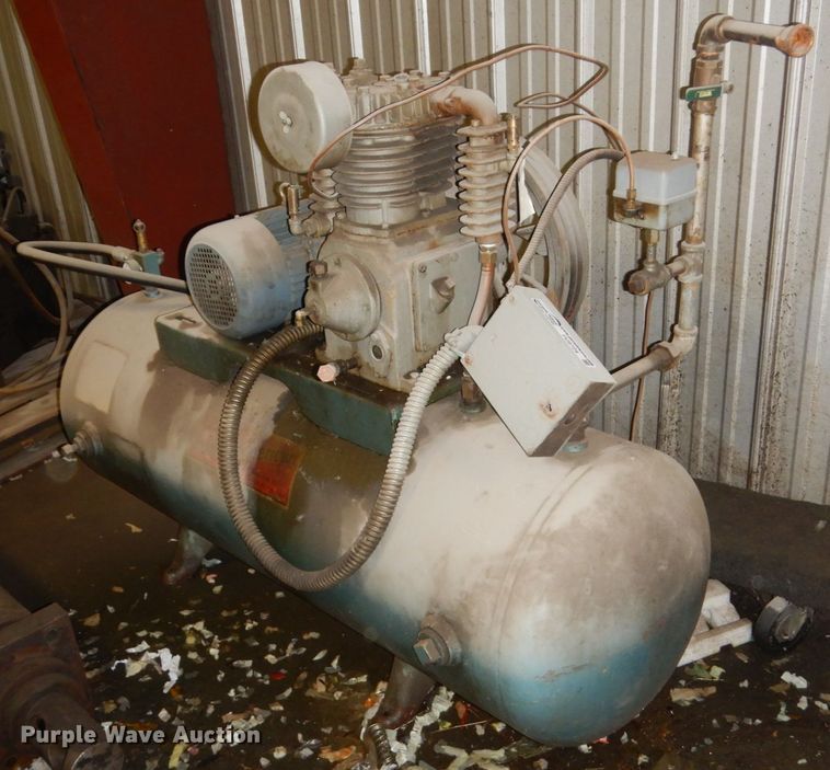 (2) air compressors in Grand Island, NE Item FU9724 sold Purple Wave