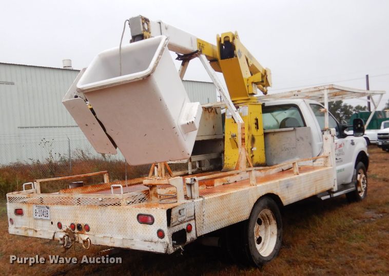 image for item FU9728 1999 Ford F450 Super Duty bucket truck