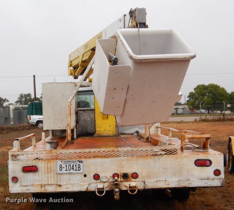 image for item FU9728 1999 Ford F450 Super Duty bucket truck