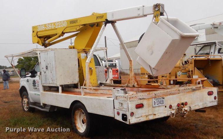 image for item FU9728 1999 Ford F450 Super Duty bucket truck