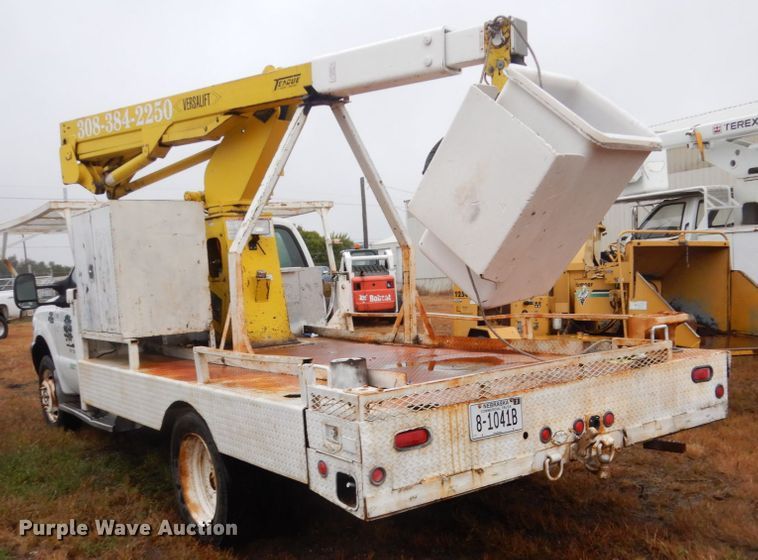 image for item FU9728 1999 Ford F450 Super Duty bucket truck