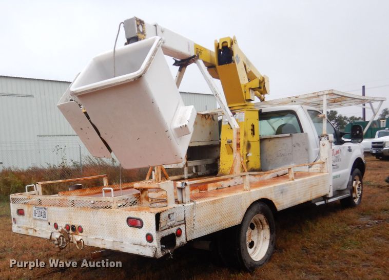 image for item FU9728 1999 Ford F450 Super Duty bucket truck
