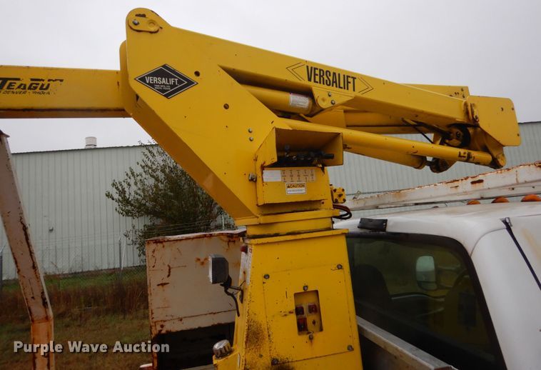 image for item FU9728 1999 Ford F450 Super Duty bucket truck