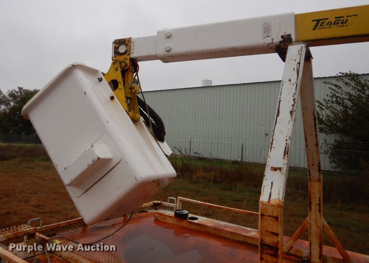 image for item FU9728 1999 Ford F450 Super Duty bucket truck