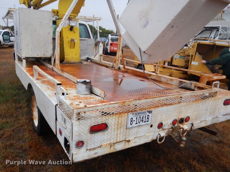 image for item FU9728 1999 Ford F450 Super Duty bucket truck