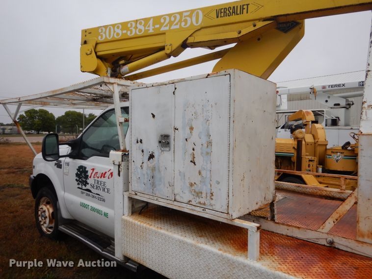 image for item FU9728 1999 Ford F450 Super Duty bucket truck