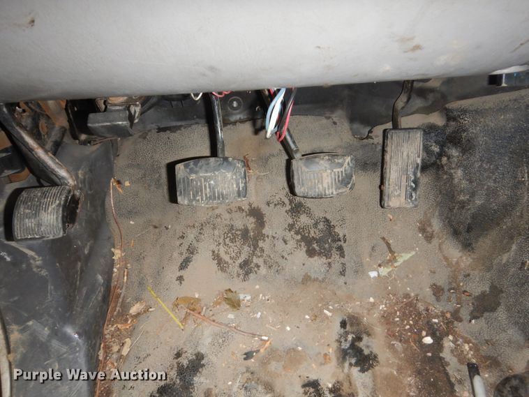 image for item FU9728 1999 Ford F450 Super Duty bucket truck