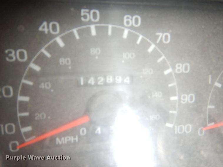 image for item FU9728 1999 Ford F450 Super Duty bucket truck