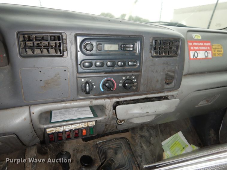 image for item FU9728 1999 Ford F450 Super Duty bucket truck