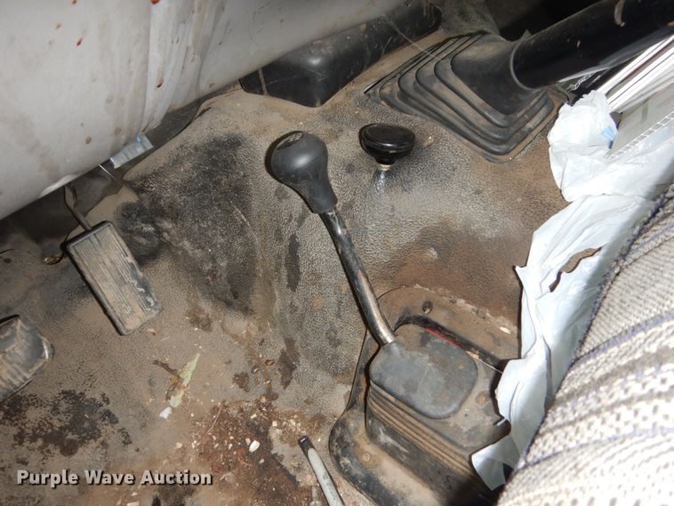 image for item FU9728 1999 Ford F450 Super Duty bucket truck