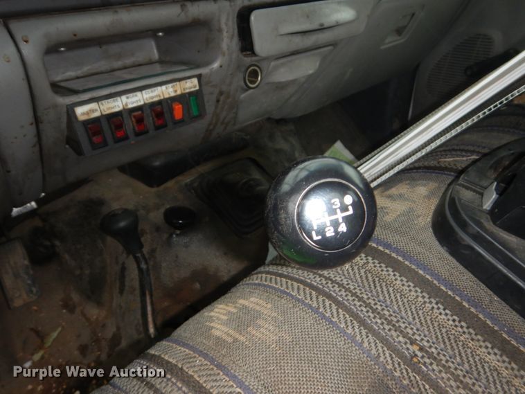 image for item FU9728 1999 Ford F450 Super Duty bucket truck